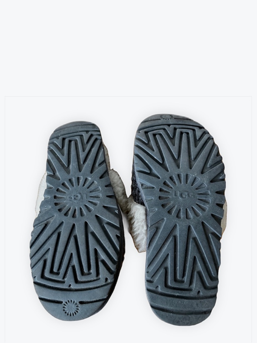 UGG® Cozy Knit Slipper | Size 9 - Picture 4 of 4